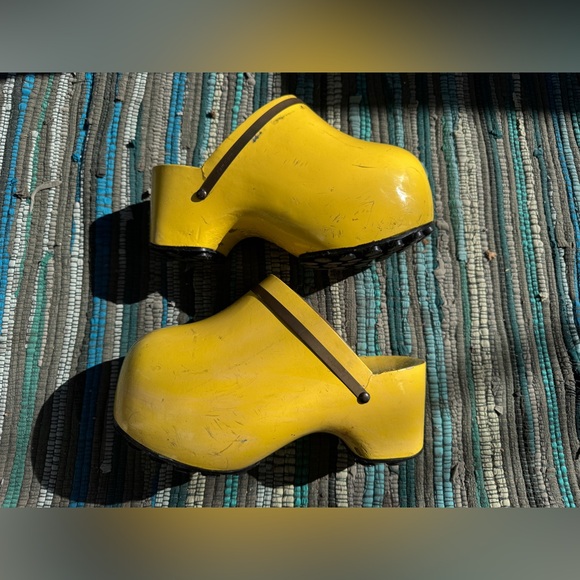 Vintage Shoes - 70s Vintage Amsterdam Famolare Yellow Fiberglass Clogs Sz 8